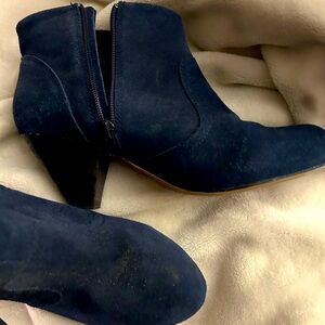 Navy blue suede boots with fringe